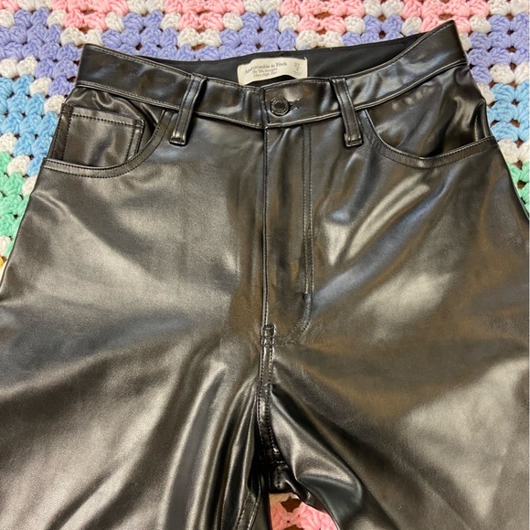 Abercrombie & Fitch The 90’s Straight Leg Ultra High Rise Faux-Leather Pants 27 - Picture 9 of 12